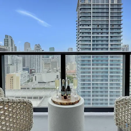 Stylish 2Br With Pool & Balcony Apartment